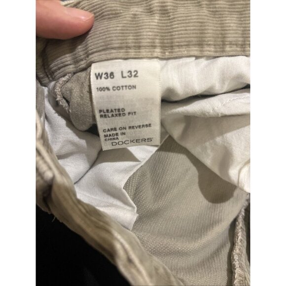 Dockers Corduroy Pants Men’s Size 36x32 Tan Relaxed Fit Pleated Cuffed Casual - Picture 4 of 11